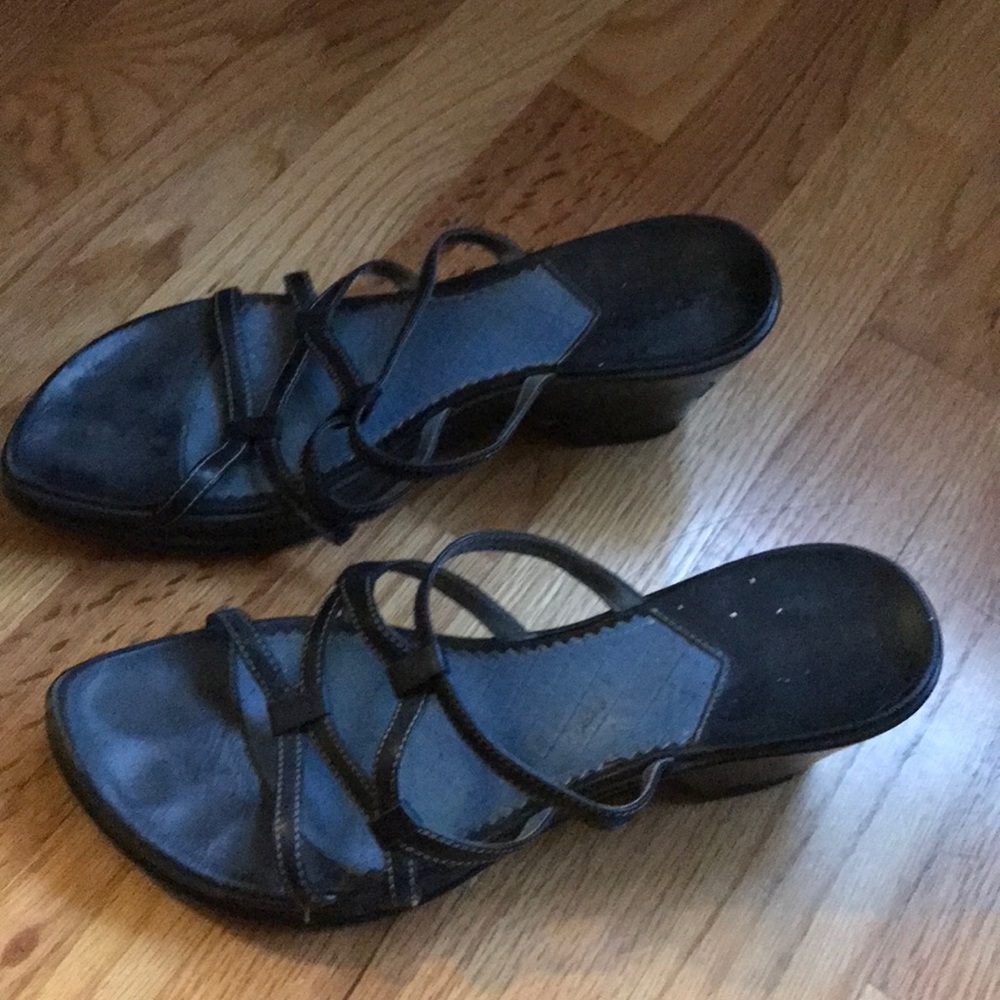Born Indigo strappy black wedge sandlas